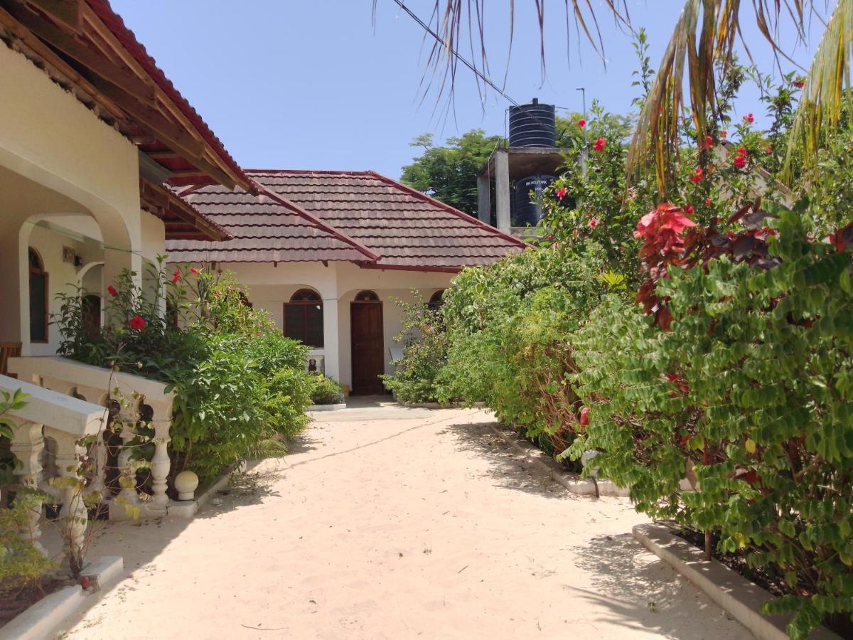 H & H Bungalows Nungwi Extérieur photo