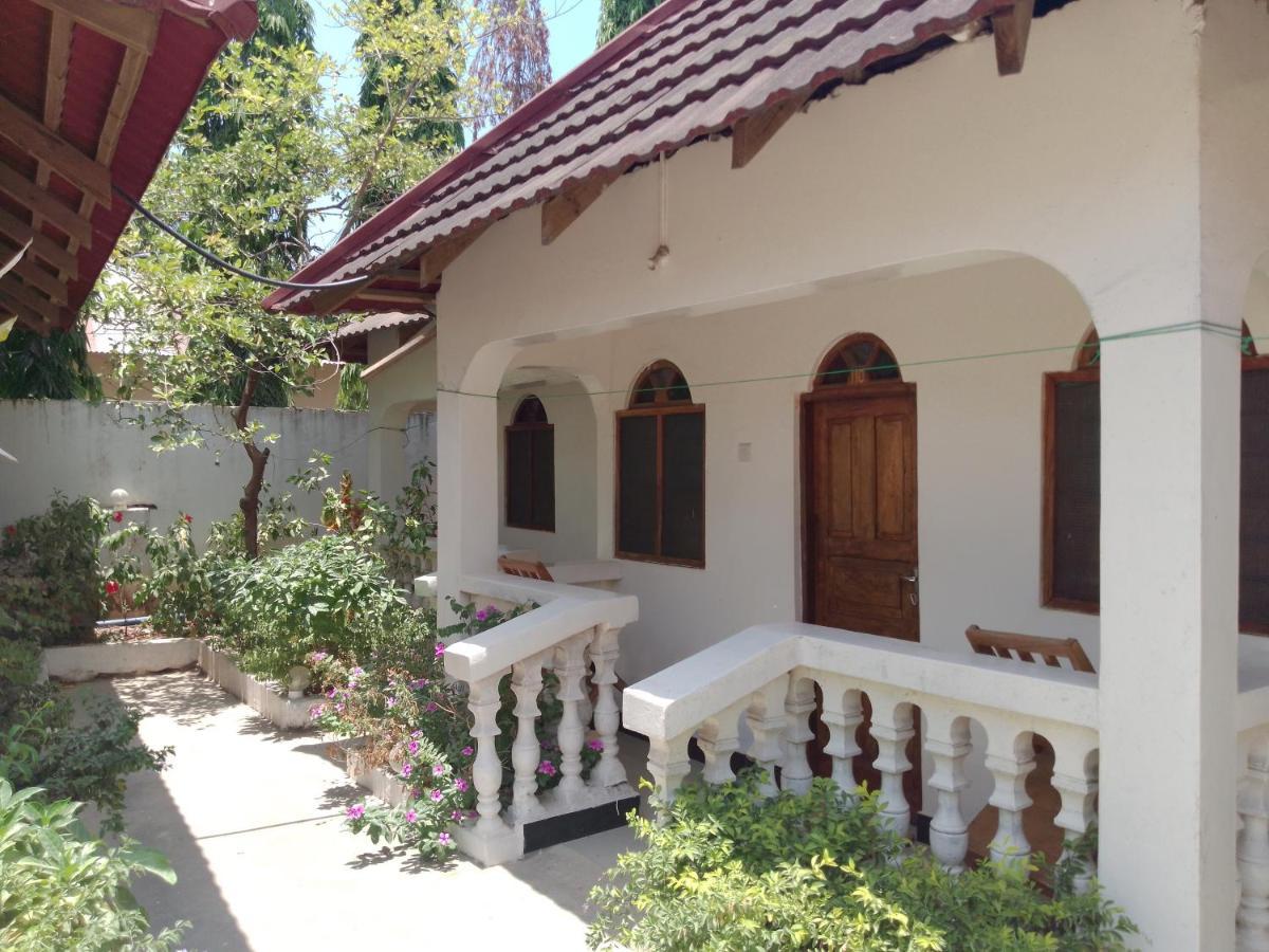 H & H Bungalows Nungwi Extérieur photo