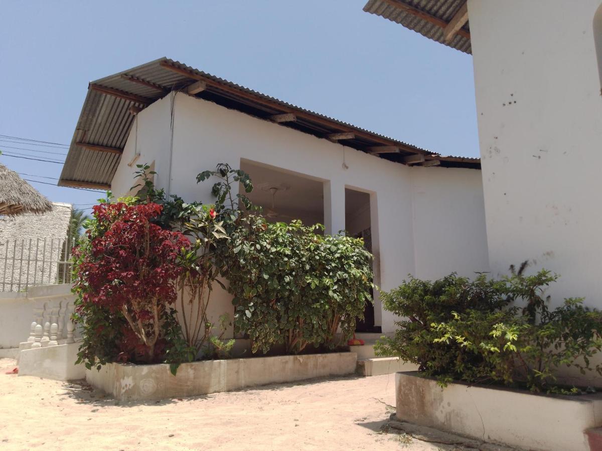 H & H Bungalows Nungwi Extérieur photo